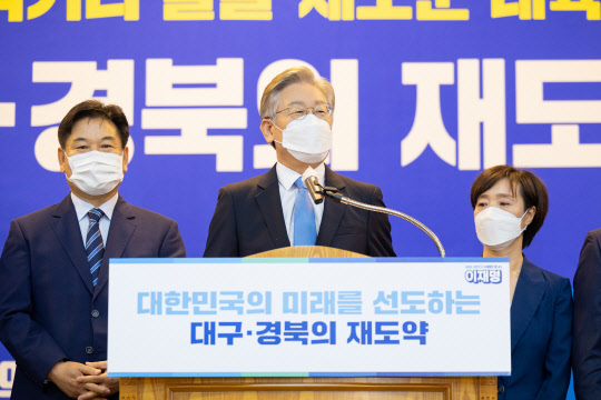 이재명 경기도지사가 5일 대구상공회의소에서 대구·경북 공약을 발표하고 있다. 이재명캠프 제공